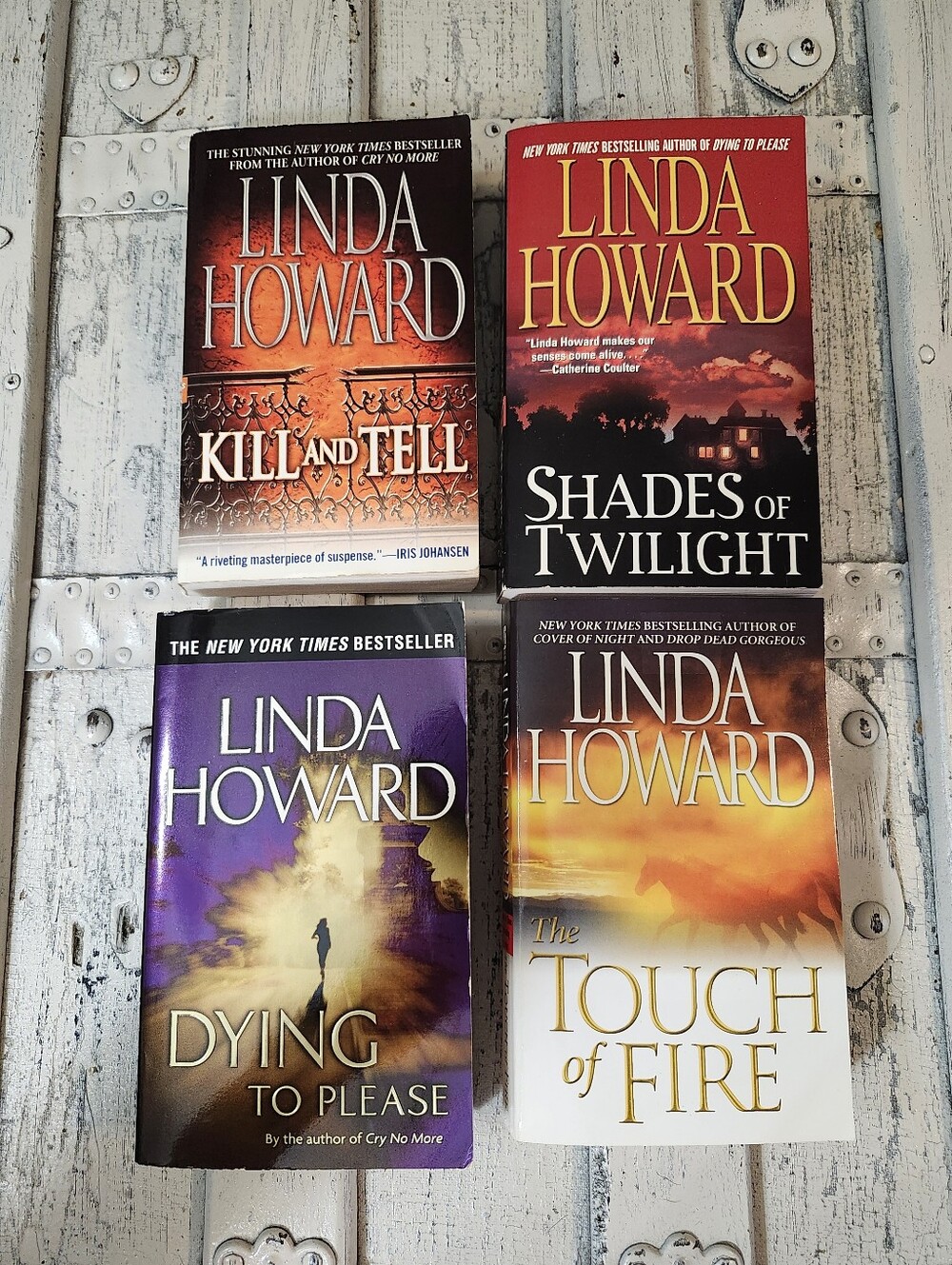 Linda Howard Suspenseful Romance Novel Set